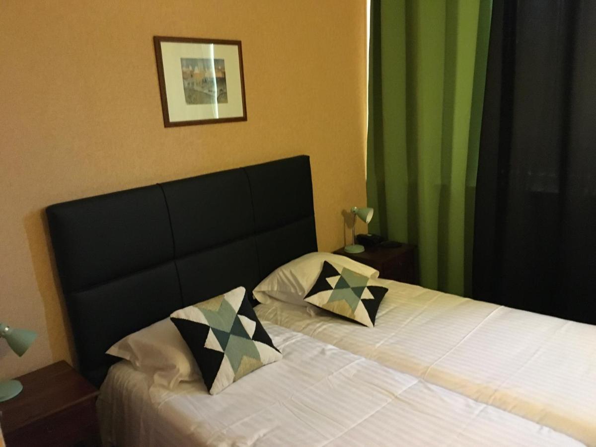 Hotel Dorele Montargis Luaran gambar